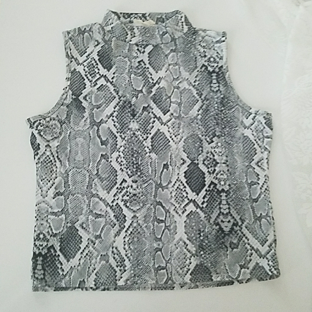 ❤ Snake print crop top